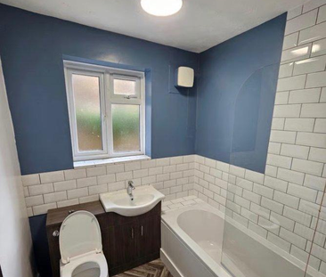 3 bedroom flat to rent - Photo 3