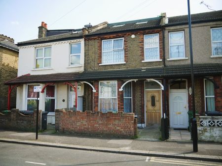Studio Flat, St. Georges Road, E10 - Photo 5