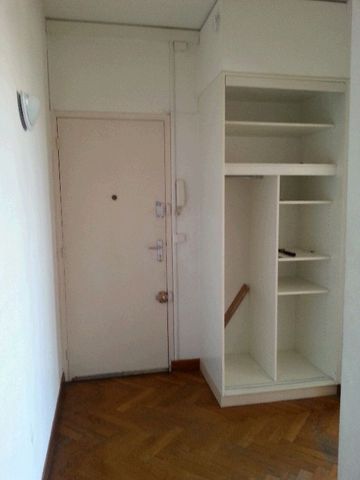 Appartement 3 pièces 62m2 MARSEILLE 2EME 958 euros - Photo 3