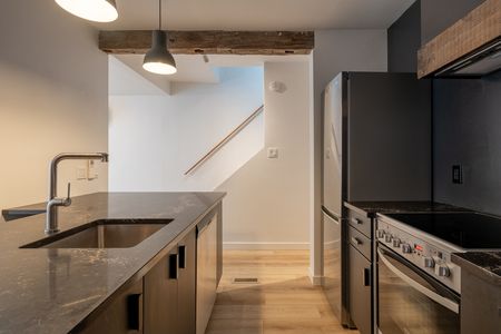 $1,799 / 3 br / 1 ba / 41 Burlington St E unit 1 - Photo 3