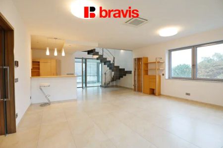 Pronájem mezonetového bytu 3+kk, Brno - Židenice, Hrozňatova ulice, zimní zahrada, parkování - Fotografie 5