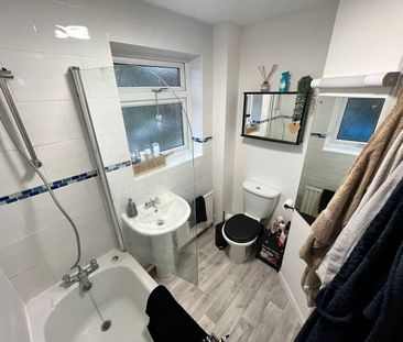 Knaphill, Woking - Photo 5