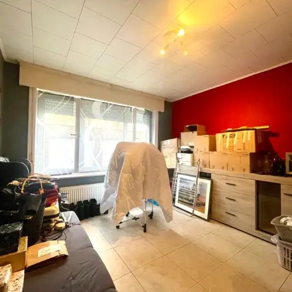 GELIJKVLOERS APPARTEMENT MET TWEE SLAAPKAMERS, TUIN EN GARAGE TE HUUR - Photo 1