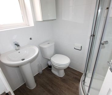 4 bedroom flat to rent - Photo 1