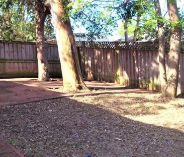 Spacious Townhouse in Prime Location - Photo 5