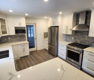 Beautifully Renovated 2 bedroom, 1 bath Upper Suite - Photo 1