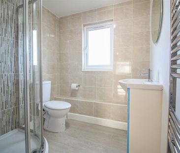 5 Bedroom House - Semi-Detached - Photo 4