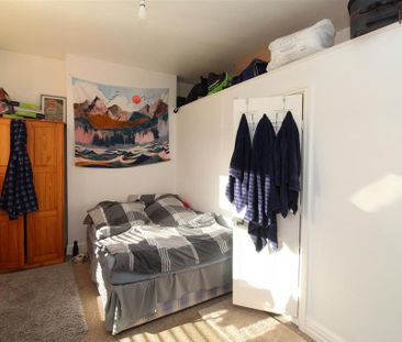 3 bedroom flat to rent - Photo 5