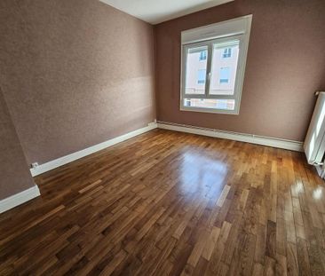 Location Appartement 4 pièces 82m² LE CREUSOT 71200 - Photo 2