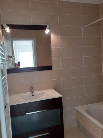 Location Appartement 2 pièces 50m² DRAGUIGNAN 83300 - Photo 4