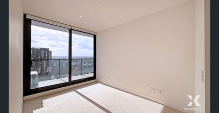 Stunning 2-Bedroom Designer Apartment at Royal Como for Rent! - Photo 5