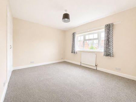 4 bedroom semi-detached house to rent - Photo 4