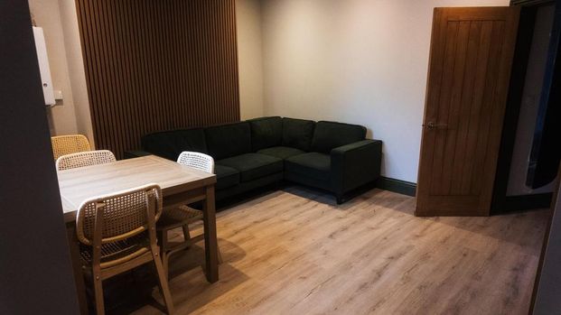 1 bedroom in a house share to rent - Photo 1