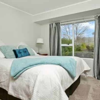 Family house in Unsworth Heights. - Photo 1