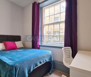 1 bedroom in a flat share to rent - Photo 3