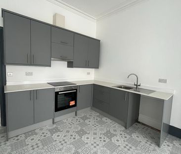 2 Bed Flat, Cambridge Road, BN3 - Photo 3