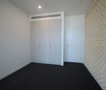 Beautiful Two Bedroom Apartment with Stunning Views!!!! - Photo 2