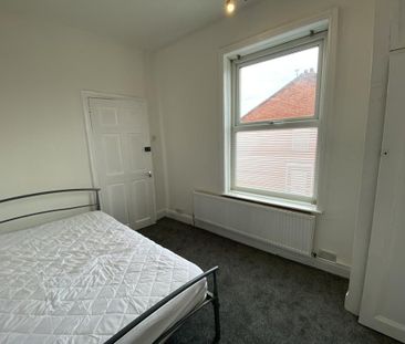 3 bedroom end of terrace house to rent - Photo 5