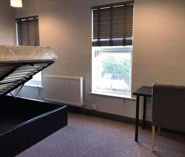 Thesiger Street // Bed Student House // Aug, LN5 - Photo 2