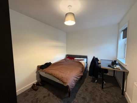 3 bedroom flat to rent - Photo 5