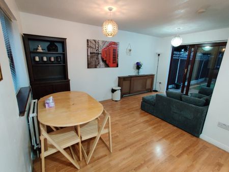 2 Bed End Terrace, St. Michaels Close, E16 - Photo 3