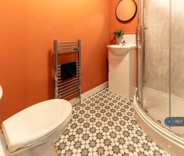 1 bedroom in a house share to rent - Photo 6