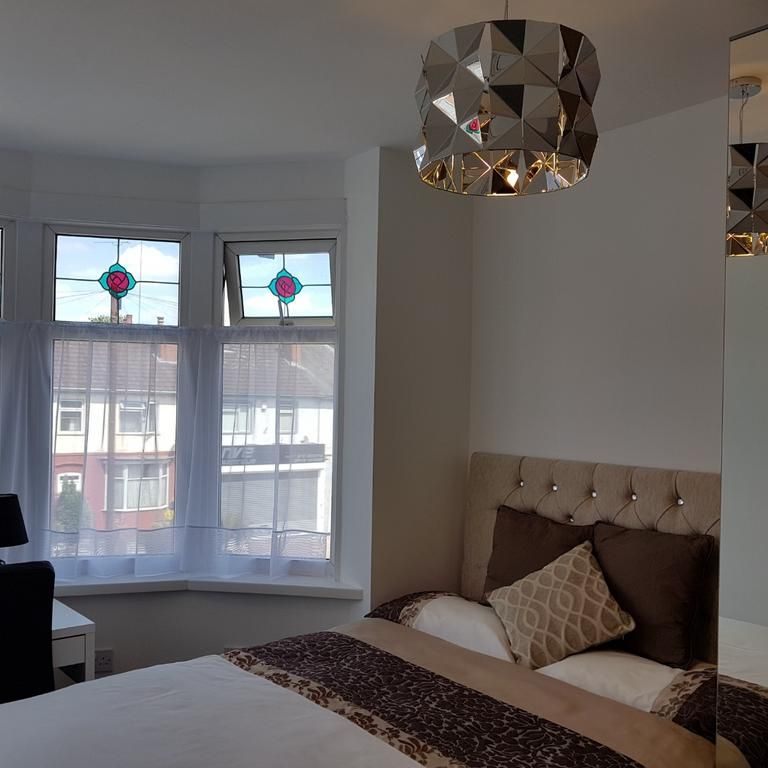 1 bedroom in a house share to rent - Photo 1