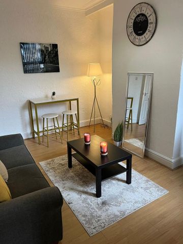 1 bedroom in a house share to rent - Photo 2