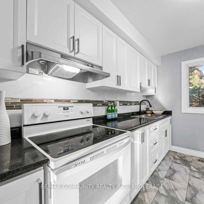 For Lease - 11 Mid Pines Road Unit# Upper, Toronto, Ontario - Photo 1