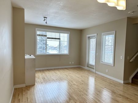 281 Cougar Ridge Drive Southwest, Calgary - Photo 3