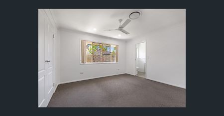 LARGE FAMILY HOME WITH DUCTED AIR CON AND FRESH PAINT! - Photo 2