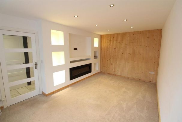 4 bedroom link detached house to rent - Photo 1