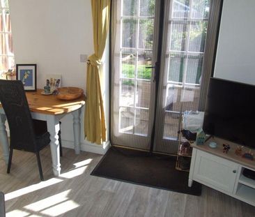 2 bedroom semi-detached house to rent - Photo 2