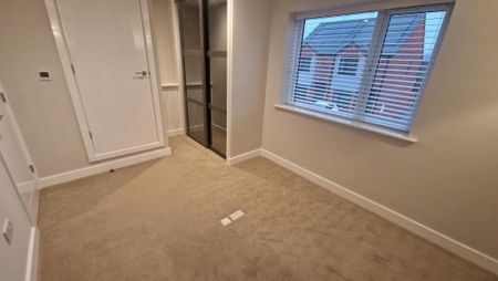 3 bedroom semi-detached house to rent - Photo 4