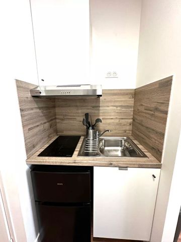 A LOUER TRES BEL APPARTEMENT MEUBLE EN PLEIN CENTRE VILLE DE ST QUENTIN 02100 - Photo 3