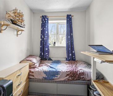 3 bedroom end of terrace house to rent - Photo 4