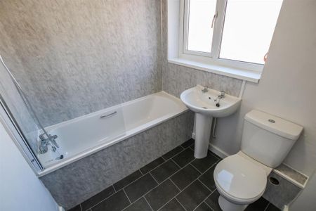 3 bedroom apartment to rent - Photo 2