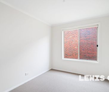 Family Comfort & Space in a Quiet Roxburgh Park Pocket - Photo 1