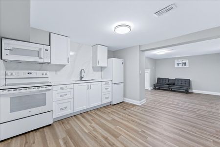 For Lease - 39 Reiner Road Unit# Lower, Toronto, Ontario - Photo 5