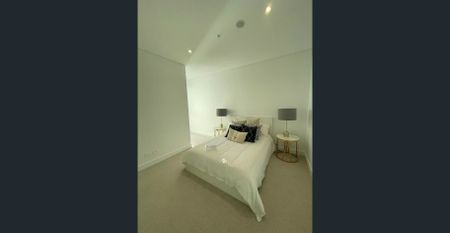 Luxurious 2-Bedroom Apartment with Uninterrupted Water Views in Rhodes Central - Photo 4