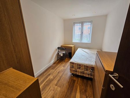 2 Bed Student Accommodation - Photo 3