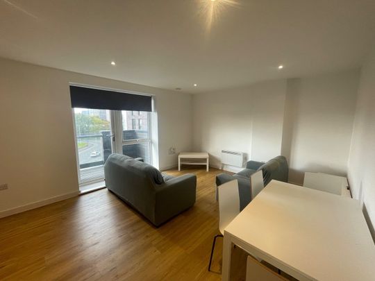 3 Bed Flat, Every Street, M4 - Photo 1