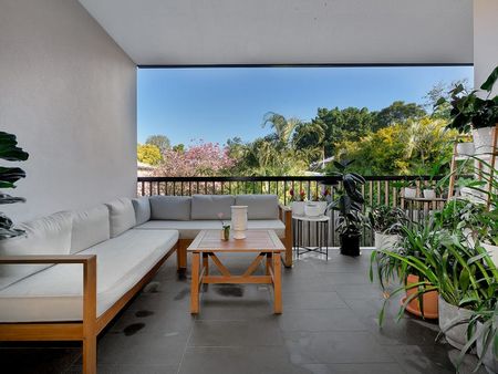 Modern Apartment with Spacious Balcony - Photo 3