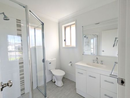 MODERN DUPLEX IN SOUGHT AFTER ESTATE - Photo 5