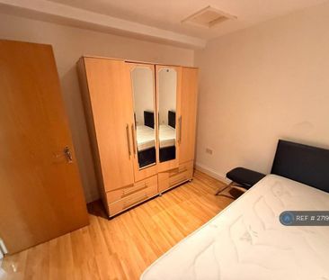 3 bedroom flat to rent - Photo 3