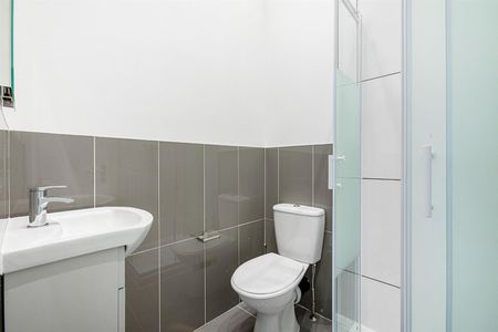 studio property to let - Photo 5