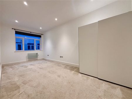 Bartley Way, Hook, Hampshire, RG27 - Photo 3