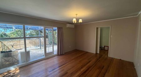 HOWE STREET GEM! - Photo 4