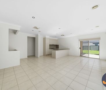 Walk to Shopping Centre & Schools - Photo 2