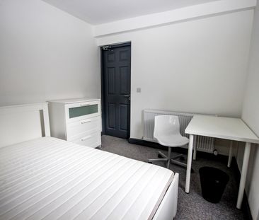 4 Bed Terraced House, Keswick Grove, M6 - Photo 5